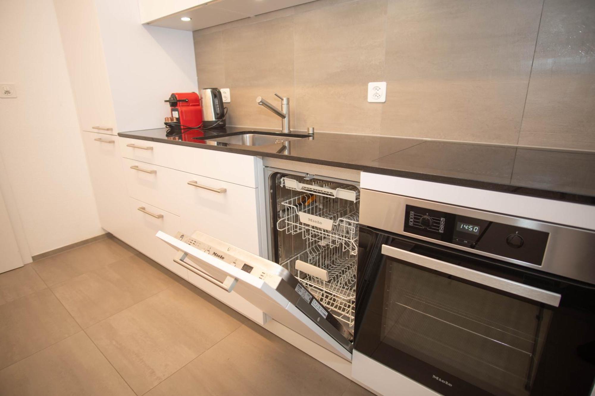 Modern In With Free Baselcard Apartment