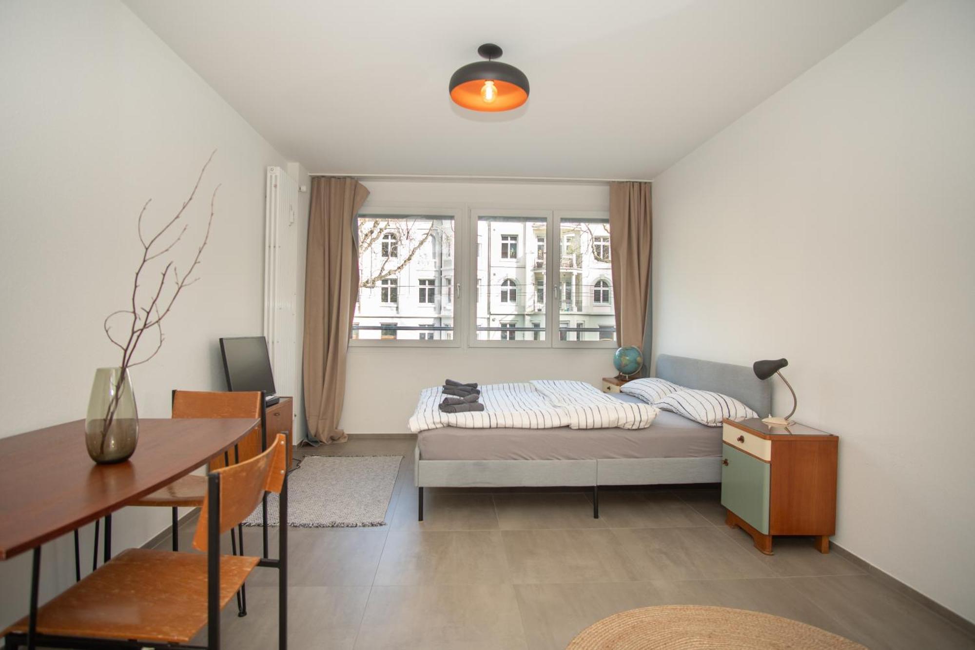 Modern In With Free Baselcard